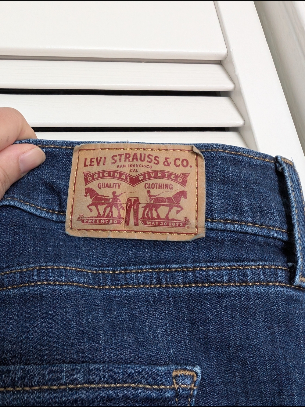 Dark Blue Women's Classic Fit Levi's - Picture 4 of 4